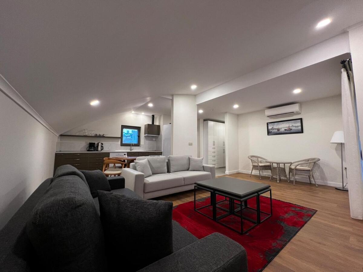 Su Terrace No 3 Side